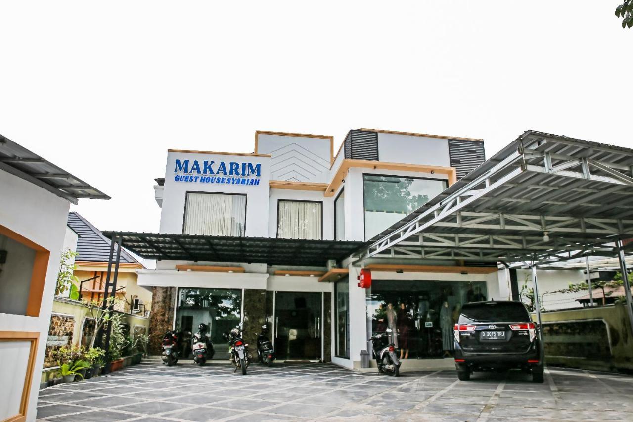 OYO 90221 Makarim Guest House Syariah Pangkalan Bun Bagian luar foto