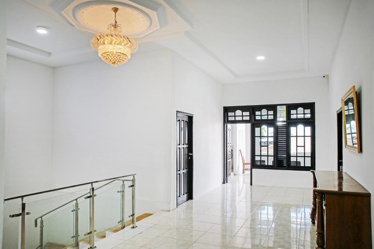OYO 90221 Makarim Guest House Syariah Pangkalan Bun Bagian luar foto