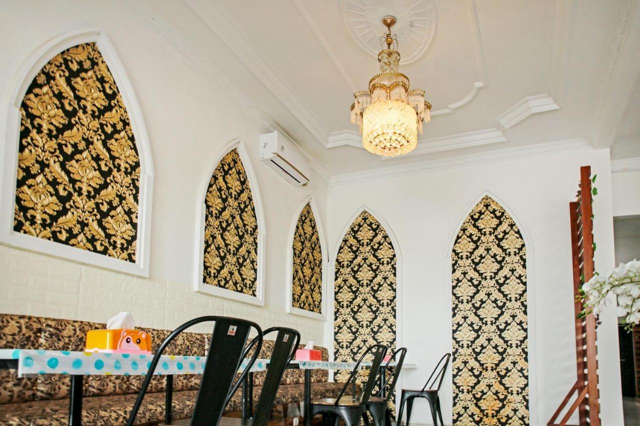 OYO 90221 Makarim Guest House Syariah Pangkalan Bun Bagian luar foto