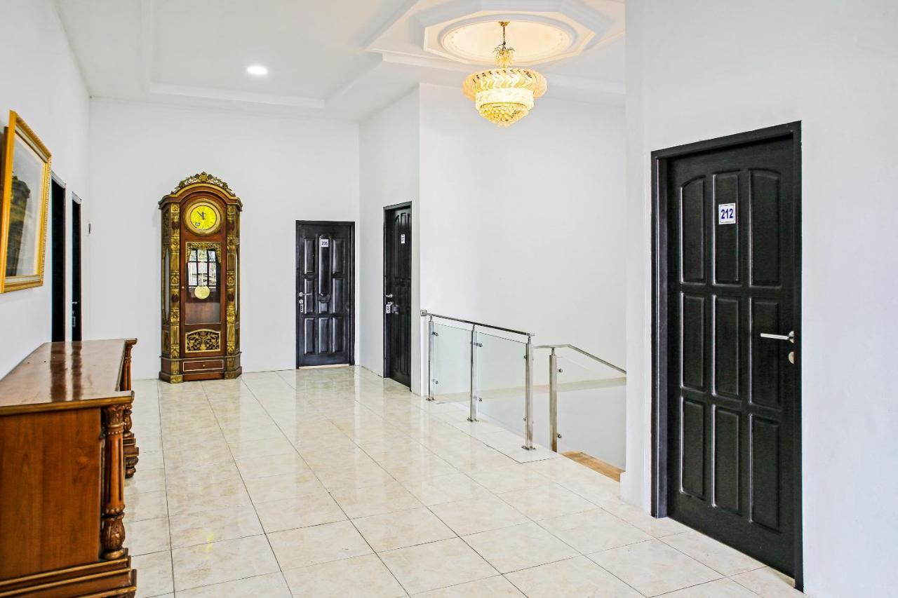 OYO 90221 Makarim Guest House Syariah Pangkalan Bun Bagian luar foto