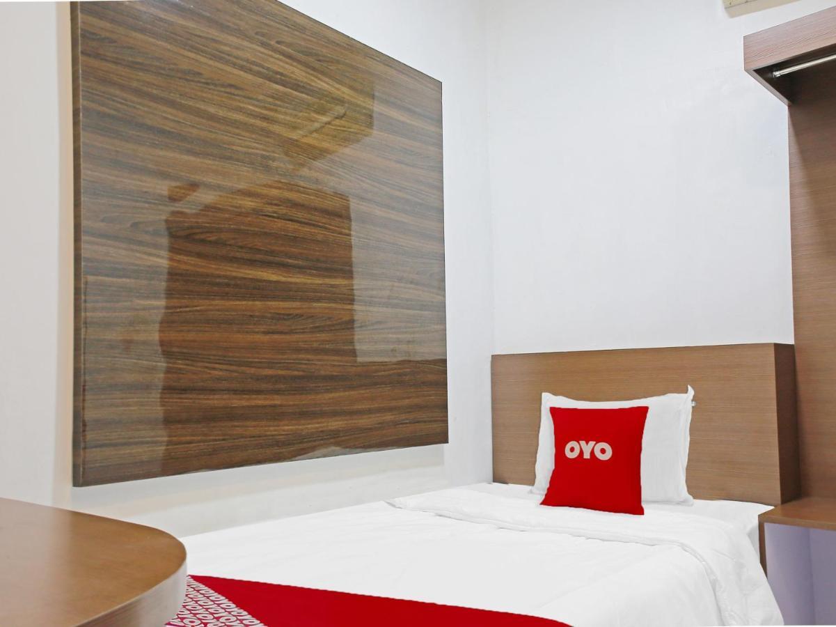 OYO 90221 Makarim Guest House Syariah Pangkalan Bun Bagian luar foto