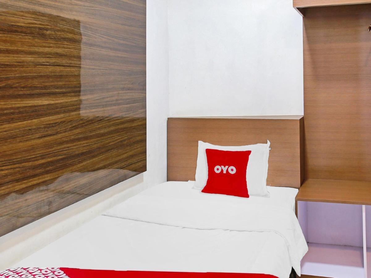 OYO 90221 Makarim Guest House Syariah Pangkalan Bun Bagian luar foto