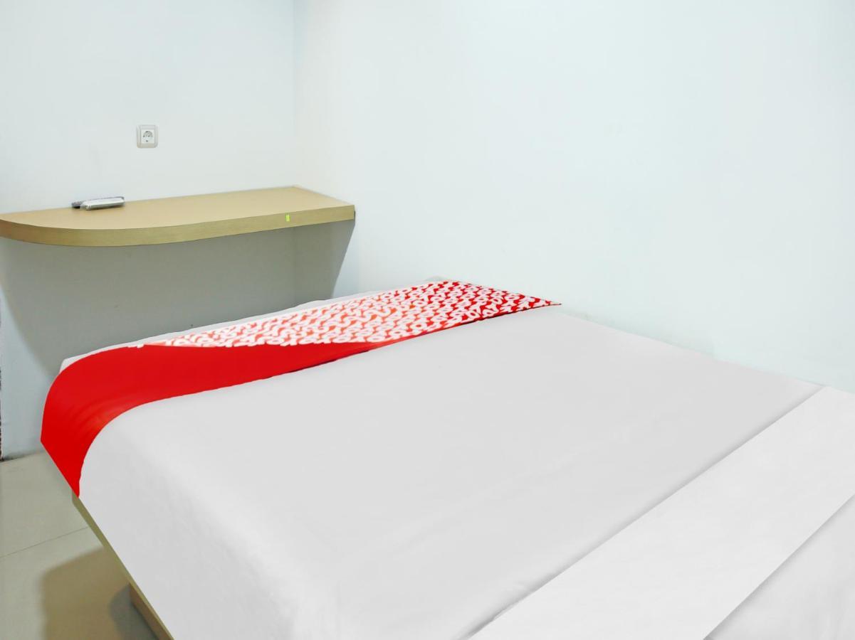 OYO 90221 Makarim Guest House Syariah Pangkalan Bun Bagian luar foto