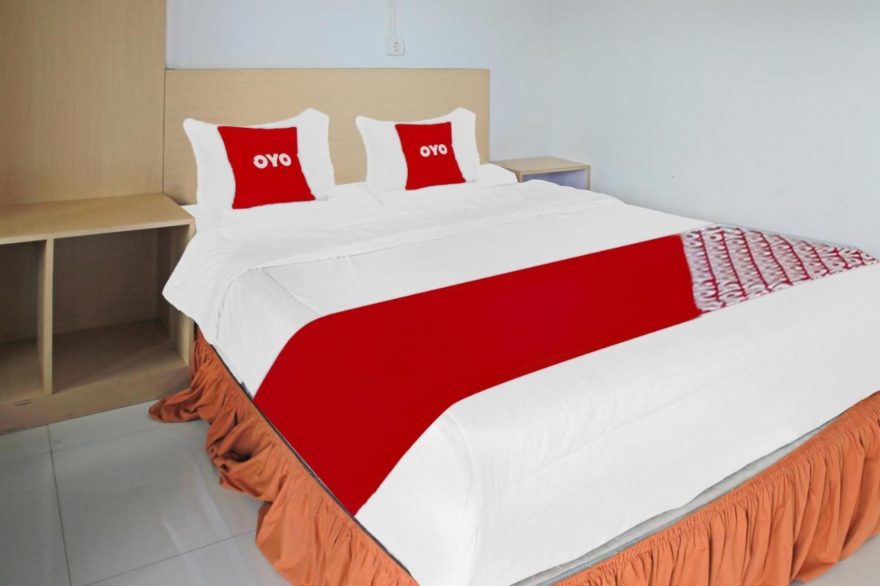 OYO 90221 Makarim Guest House Syariah Pangkalan Bun Bagian luar foto