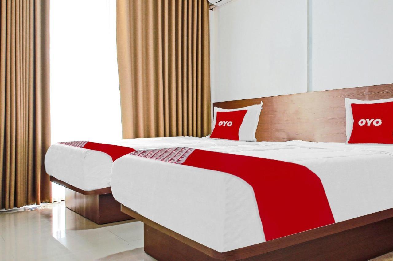 OYO 90221 Makarim Guest House Syariah Pangkalan Bun Bagian luar foto