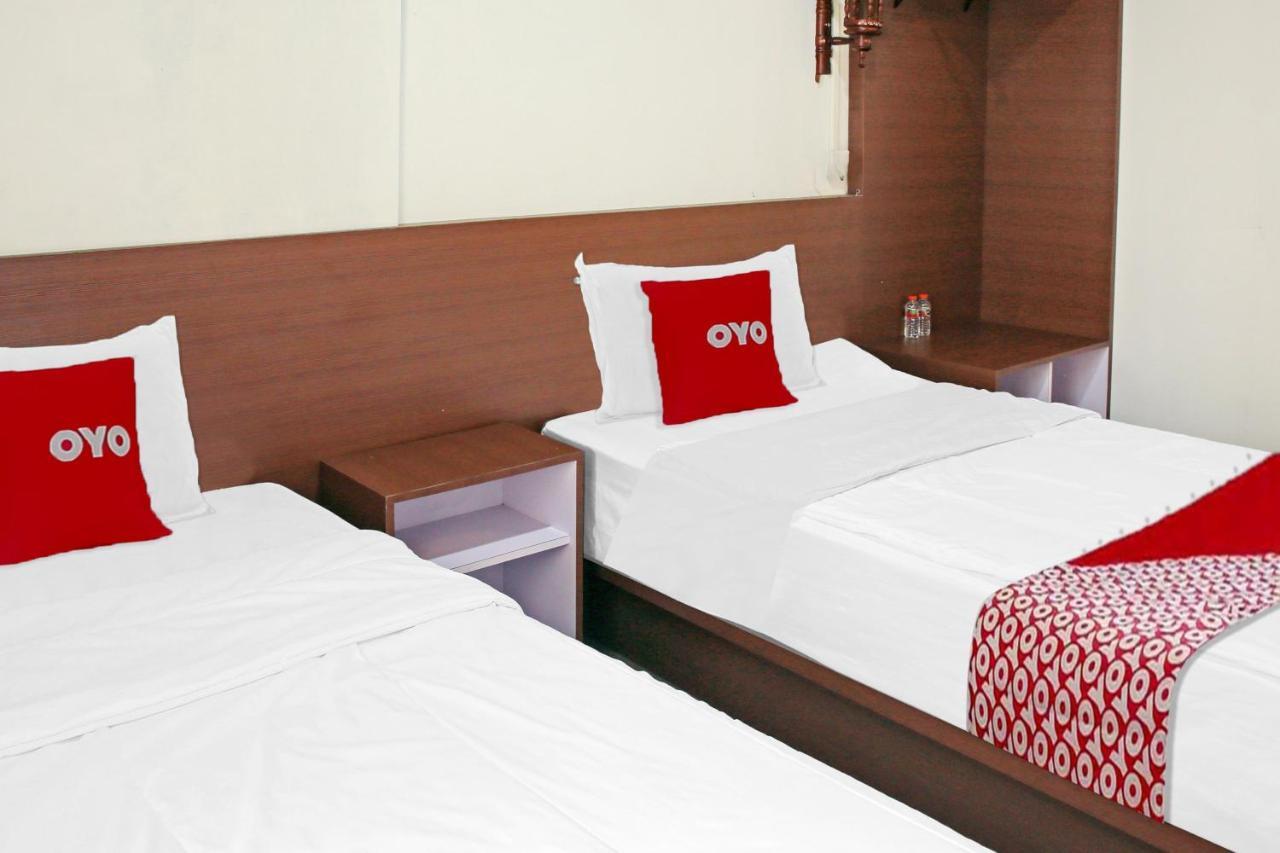 OYO 90221 Makarim Guest House Syariah Pangkalan Bun Bagian luar foto