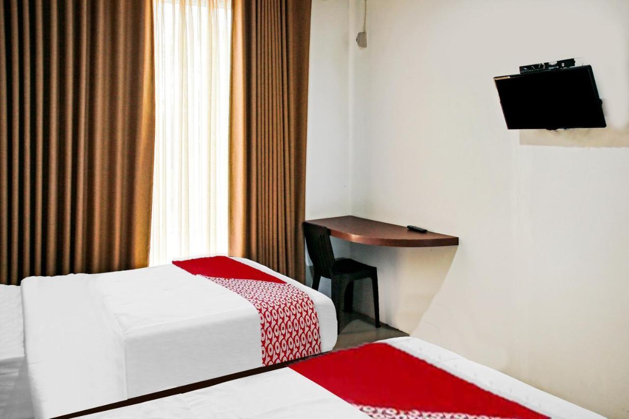 OYO 90221 Makarim Guest House Syariah Pangkalan Bun Bagian luar foto