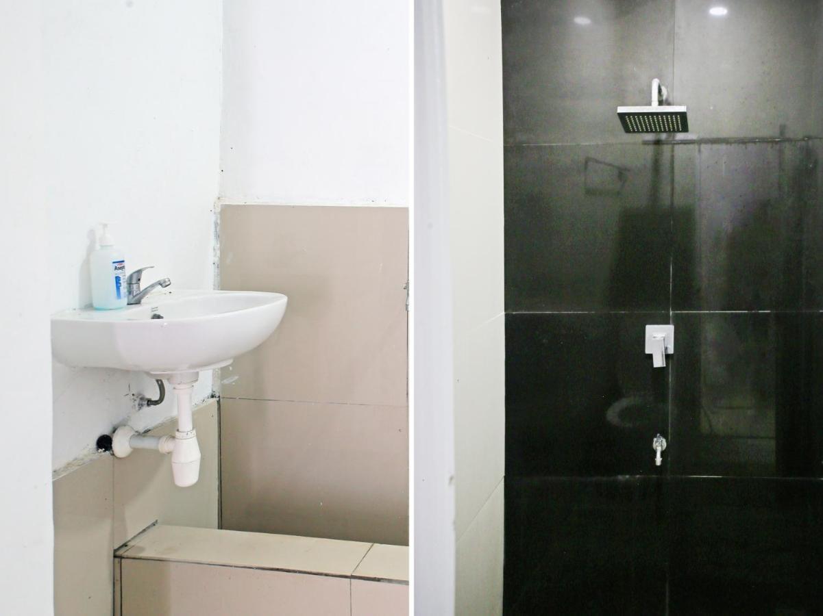 OYO 90221 Makarim Guest House Syariah Pangkalan Bun Bagian luar foto